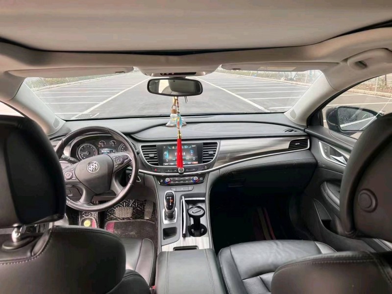 徐州20年别克君越5