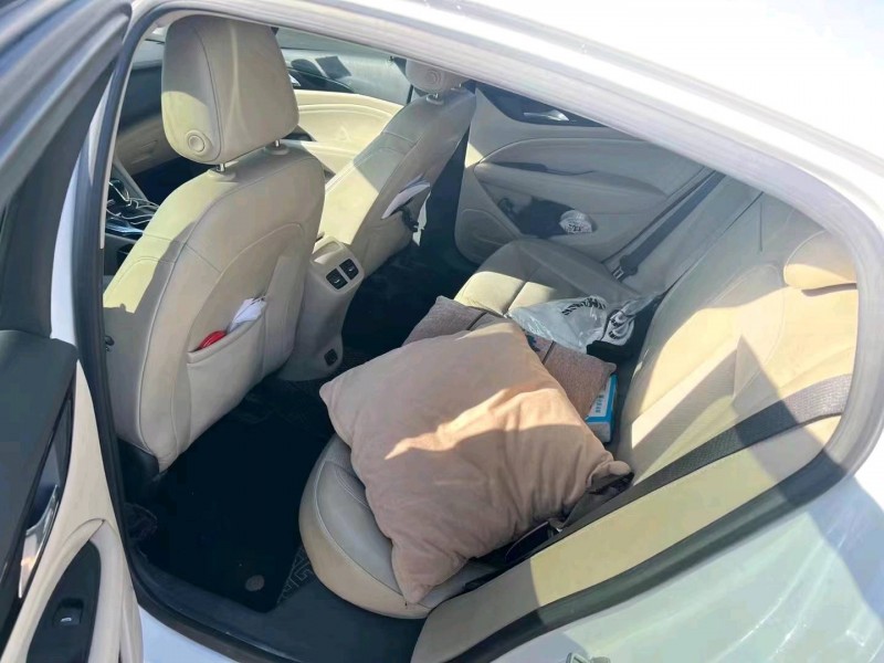 枣庄18年别克君威6