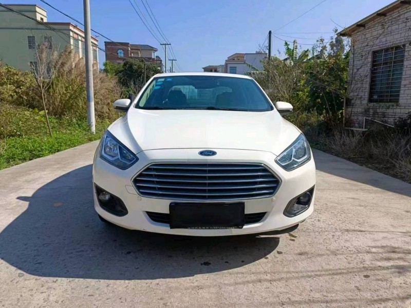 珠海18年福特福睿斯1