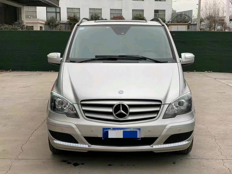 东营13年奔驰唯雅诺1