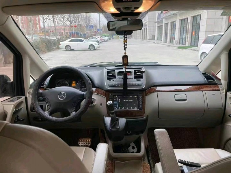 东营13年奔驰唯雅诺6