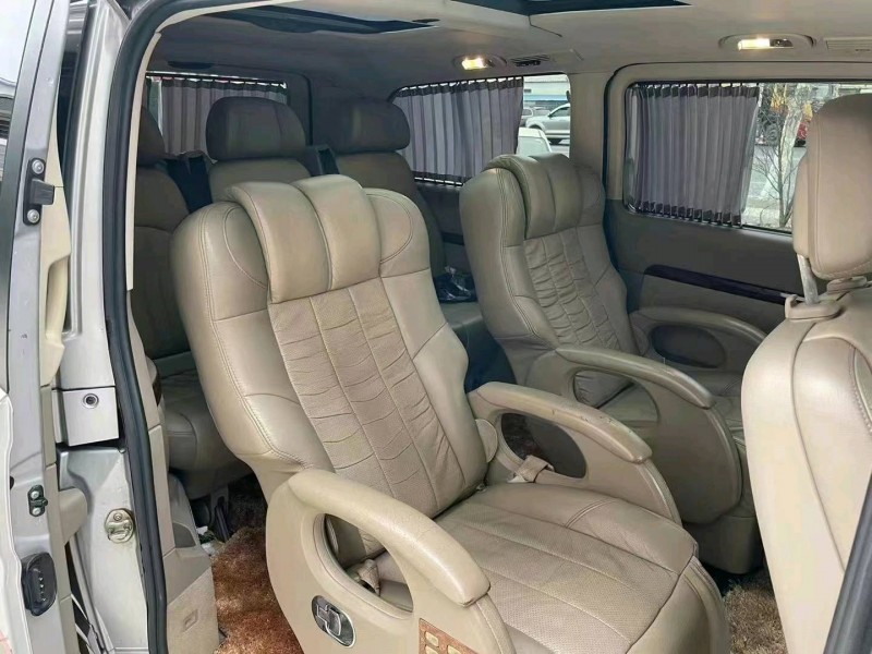 东营13年奔驰唯雅诺8