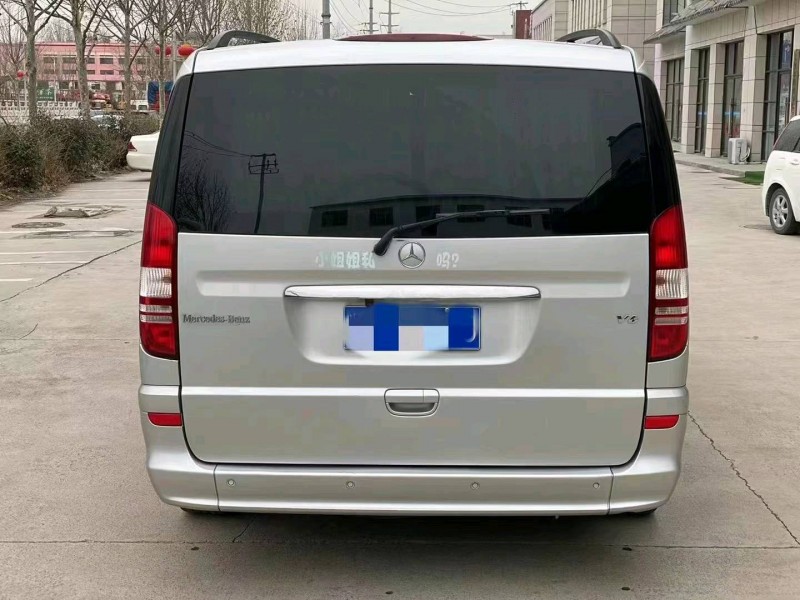 东营13年奔驰唯雅诺9