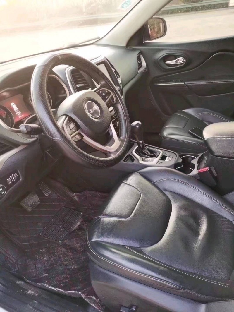 苏州18年Jeep自由光8