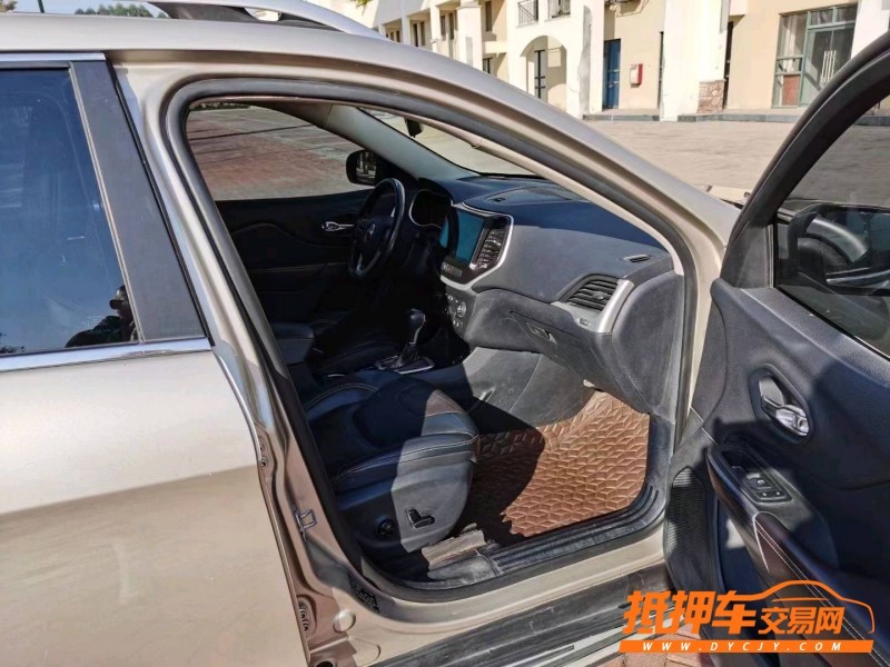 珠海17年Jeep自由光4