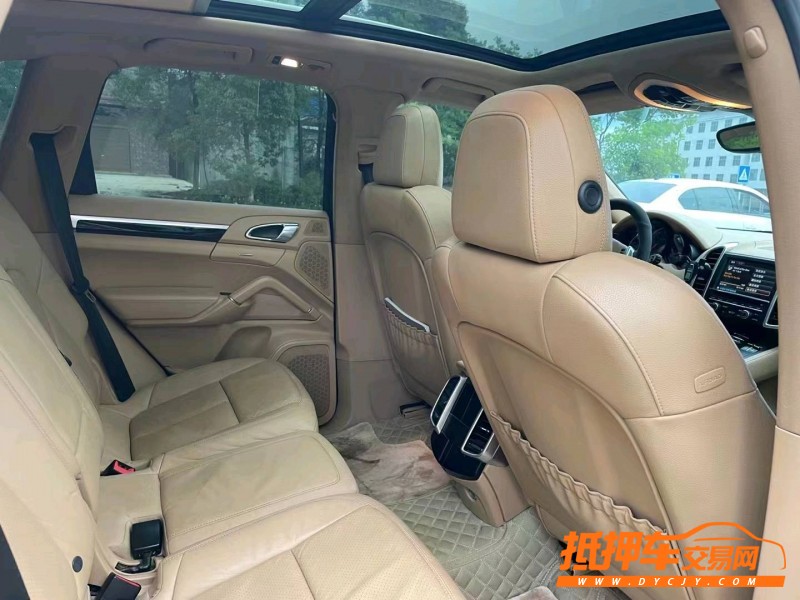 宜昌13年保时捷卡宴8