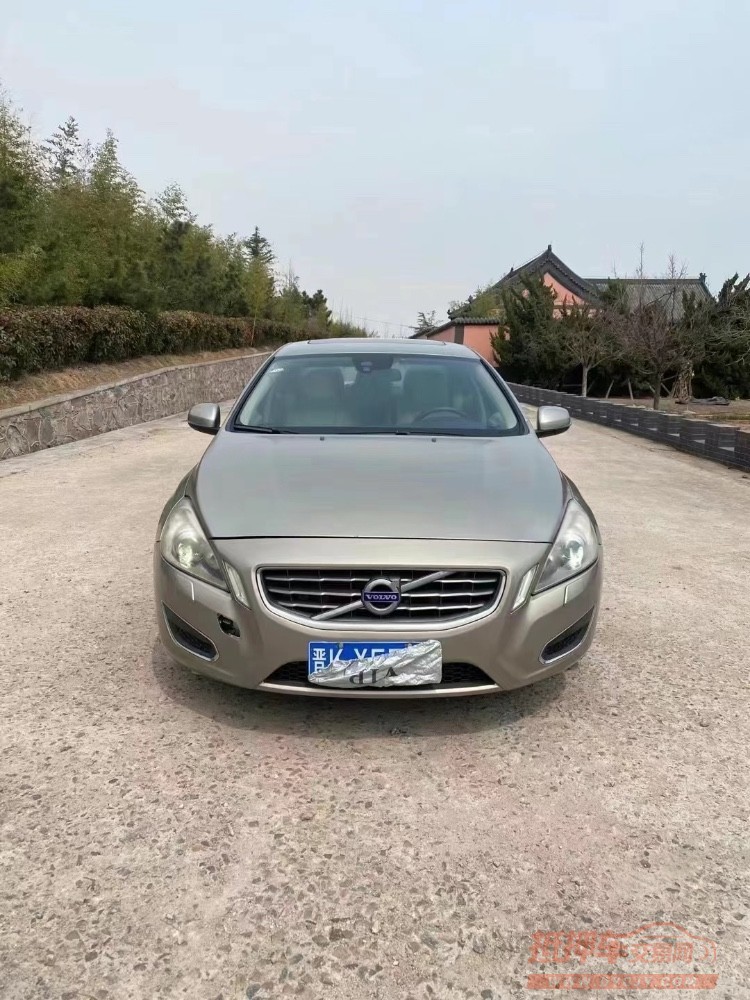 青岛12年沃尔沃S60L1