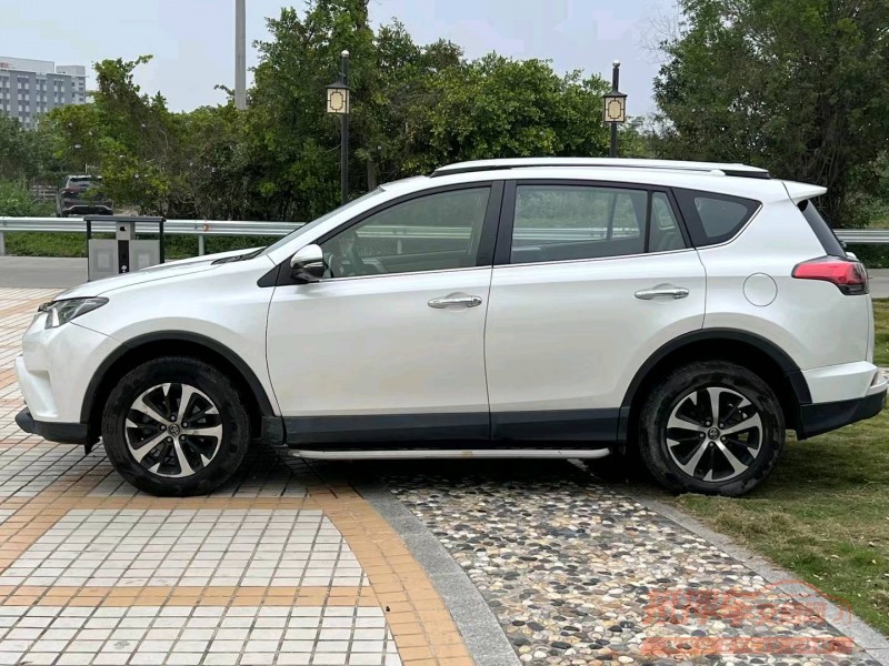 汕頭17年豐田RAV4榮放3