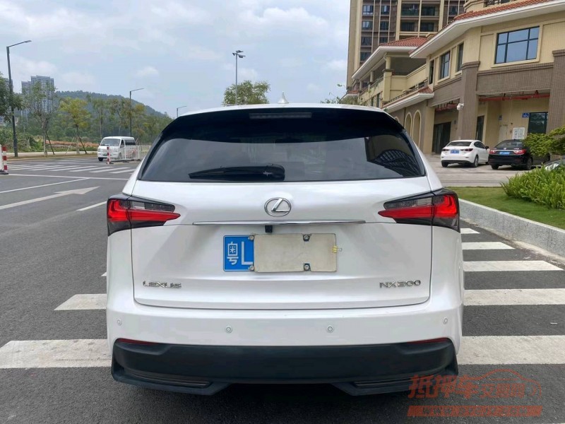 广州17年雷克萨斯NX9