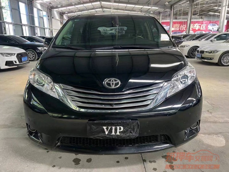 济宁17年丰田塞纳1