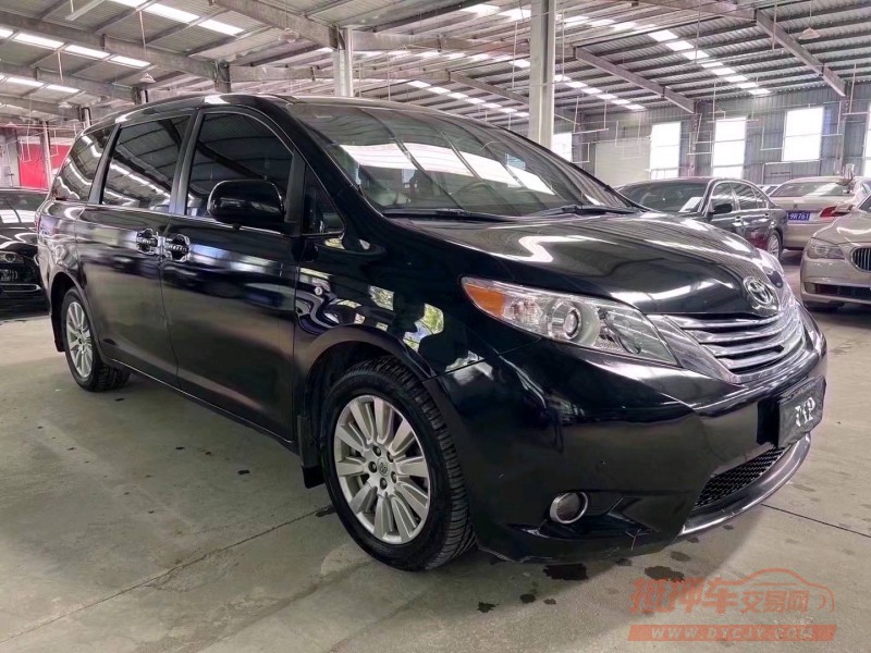 济宁17年丰田塞纳2