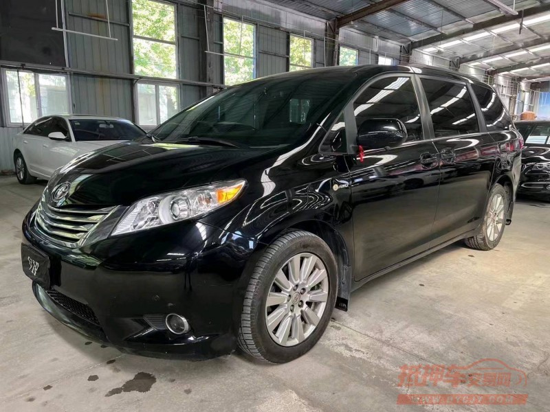 济宁17年丰田塞纳3