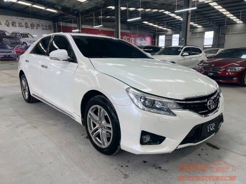 济宁11年丰田锐志8