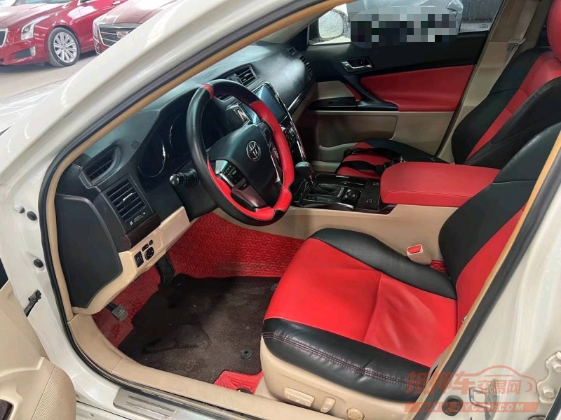 济宁11年丰田锐志5