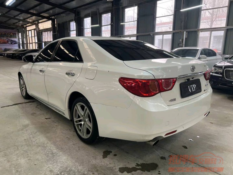 济宁11年丰田锐志2