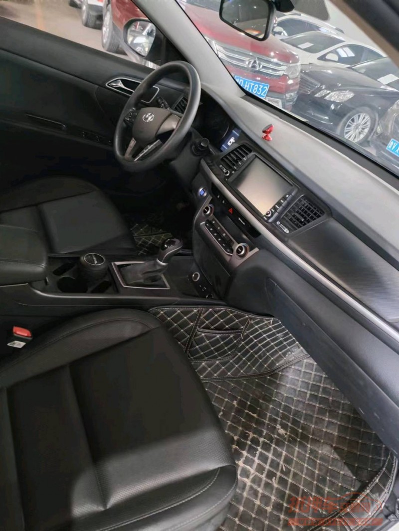 邯郸19年现代名图3