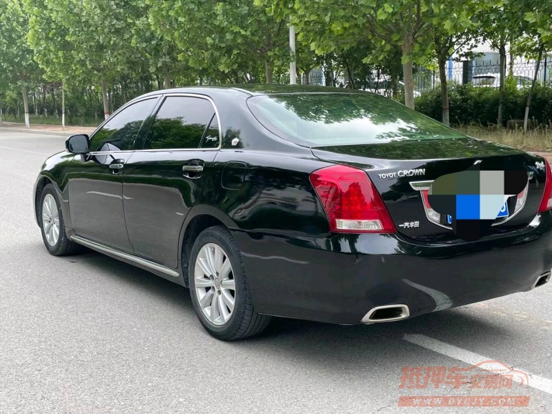 保定10年丰田皇冠3