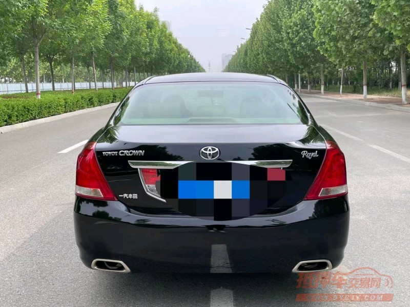 保定10年丰田皇冠4