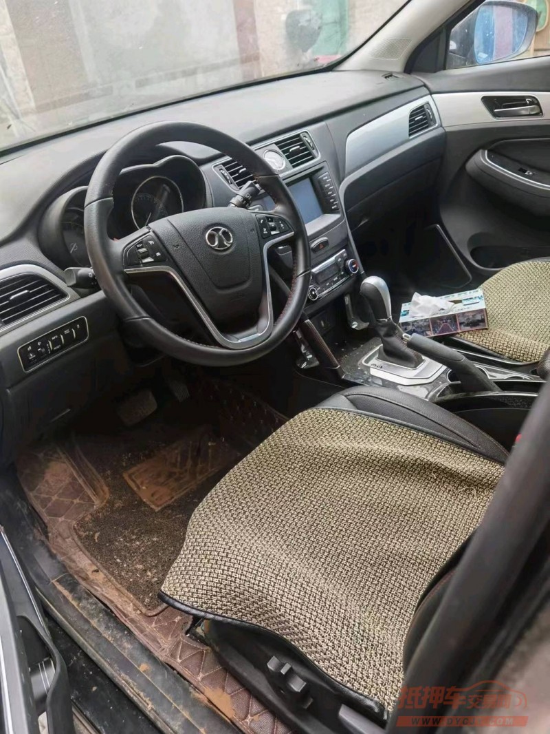 济宁17年北汽绅宝X555