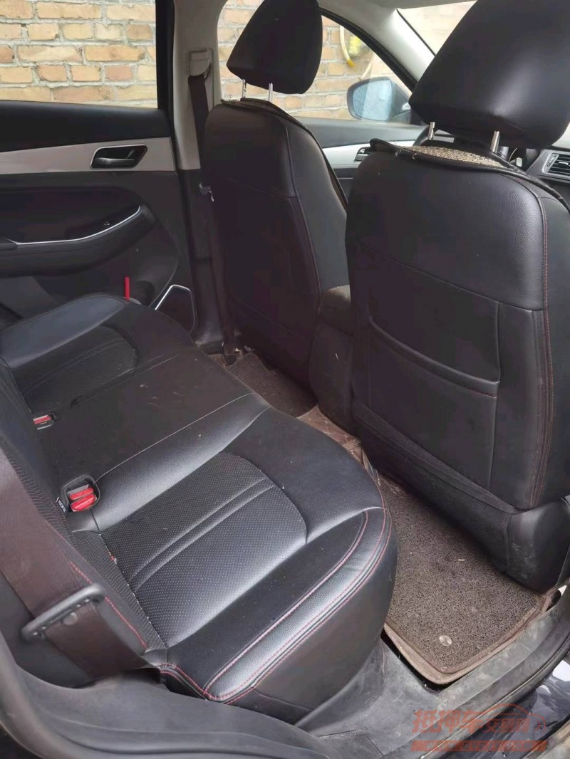 济宁17年北汽绅宝X556