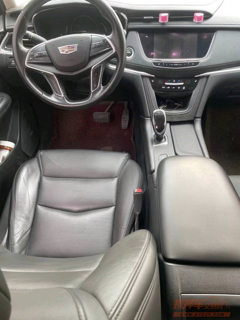 济宁17年凯迪拉克XT57