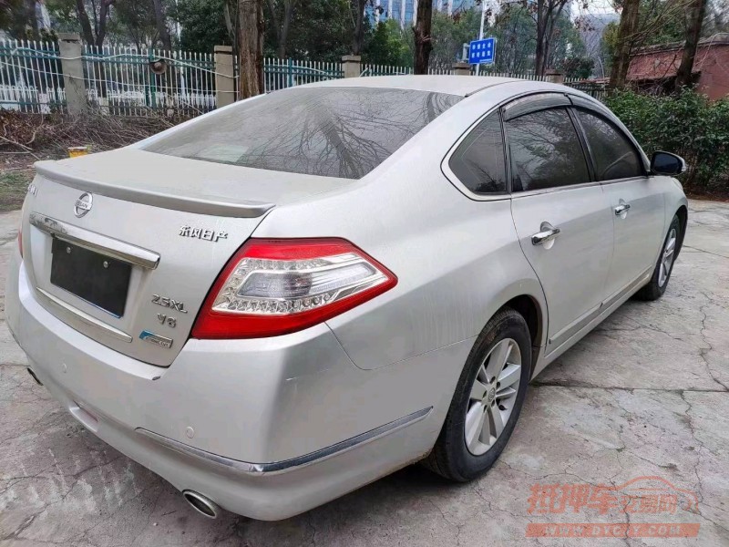 宜昌13年日产天籁5