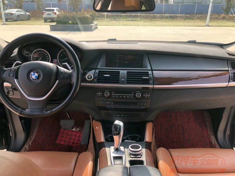 北京12年宝马X68