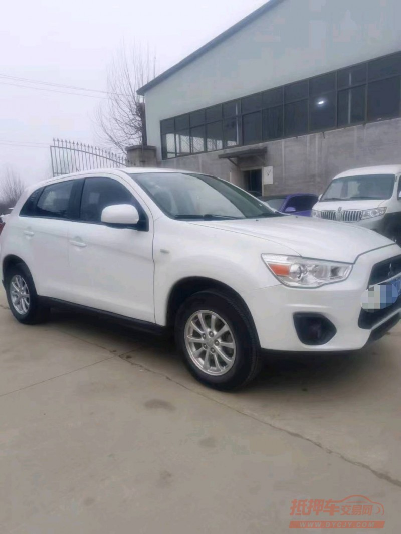 保定15年三菱劲炫8