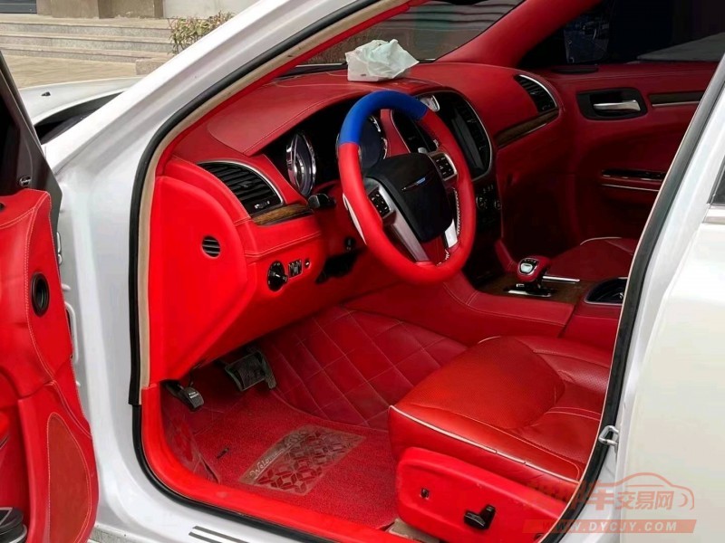 济南13年克莱斯勒300C5
