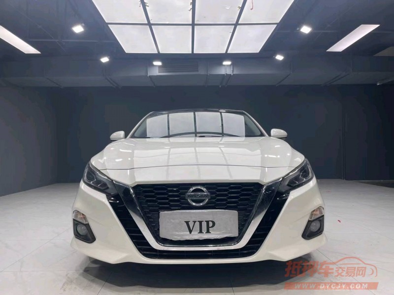 成都19年日产天籁1