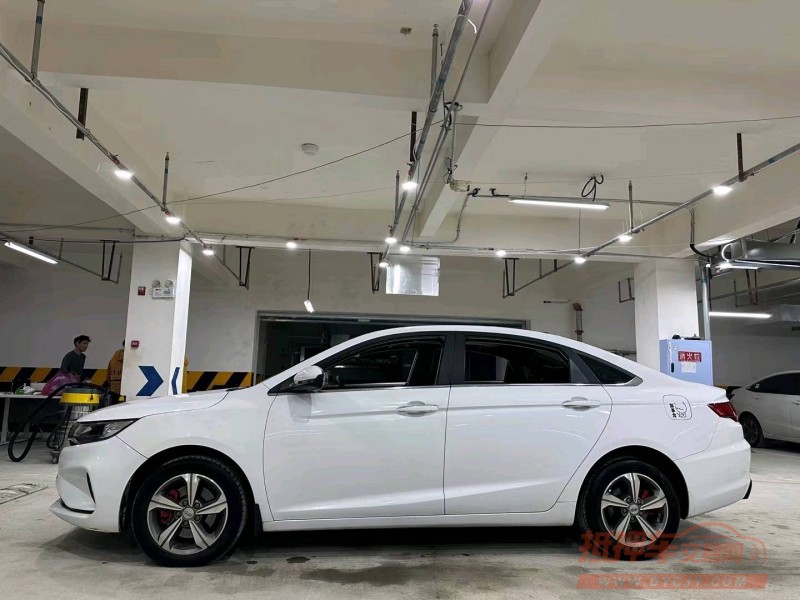 成都18年吉利帝豪4