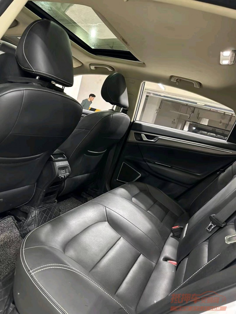 成都18年吉利帝豪8