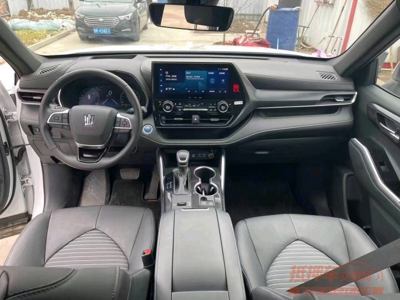 邯郸22年丰田皇冠5