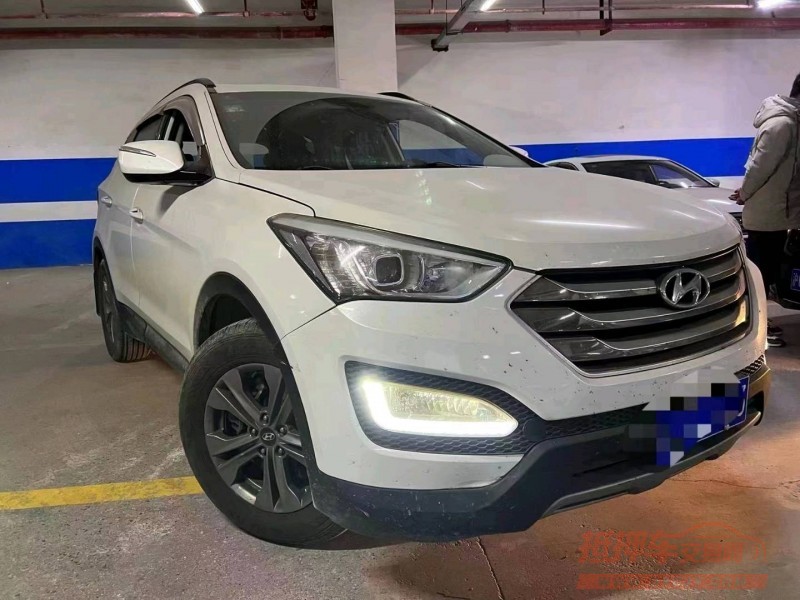 济南16年现代全新胜达4