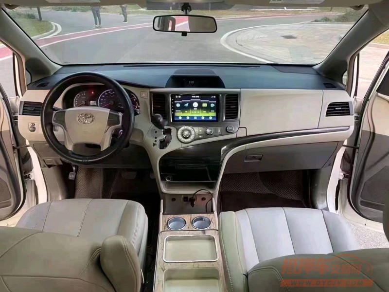 廊坊12年丰田塞纳4