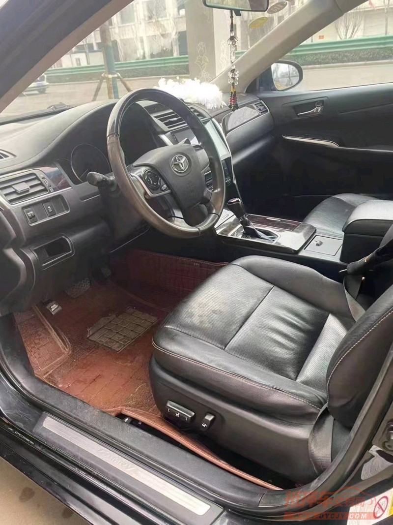 济南17年丰田凯美瑞5