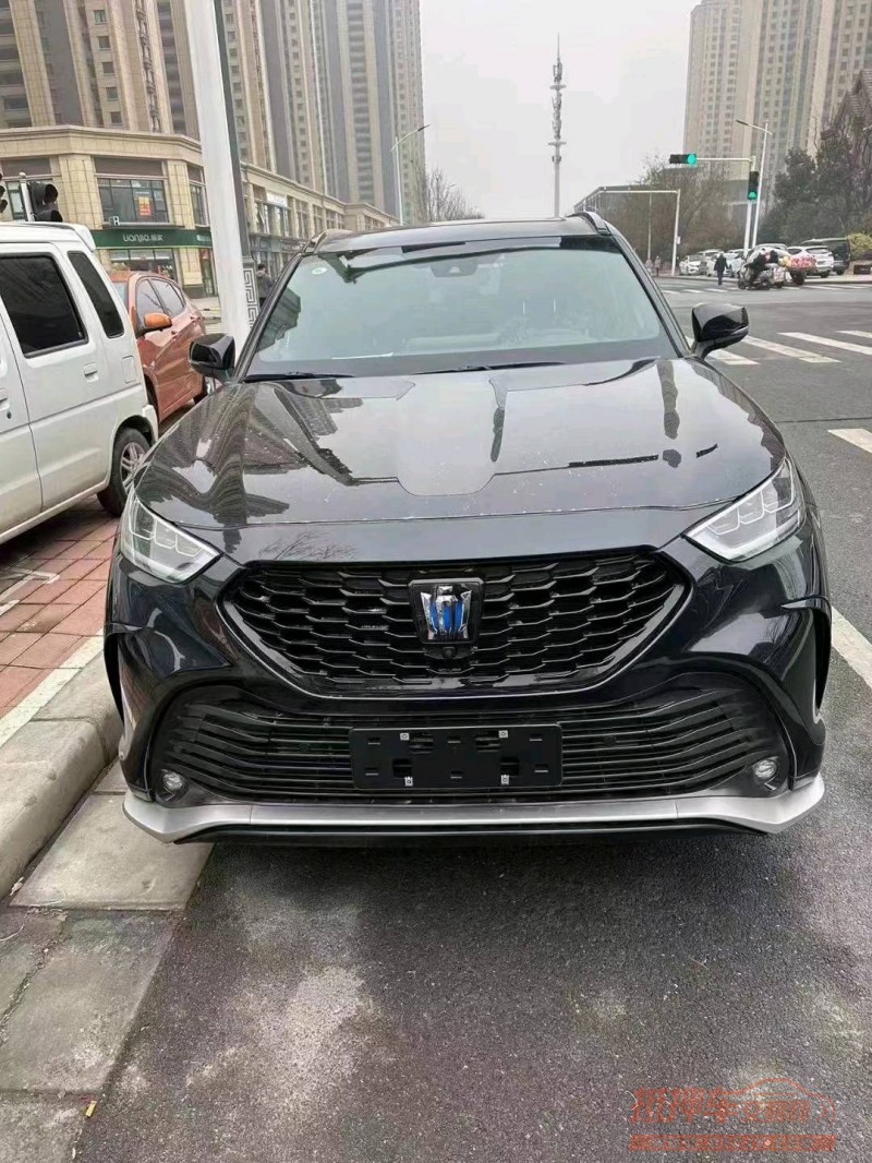 邯郸23年丰田皇冠1