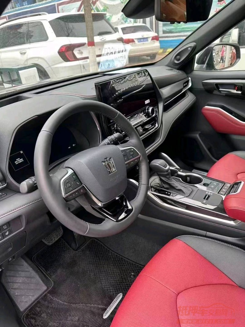 邯郸23年丰田皇冠4