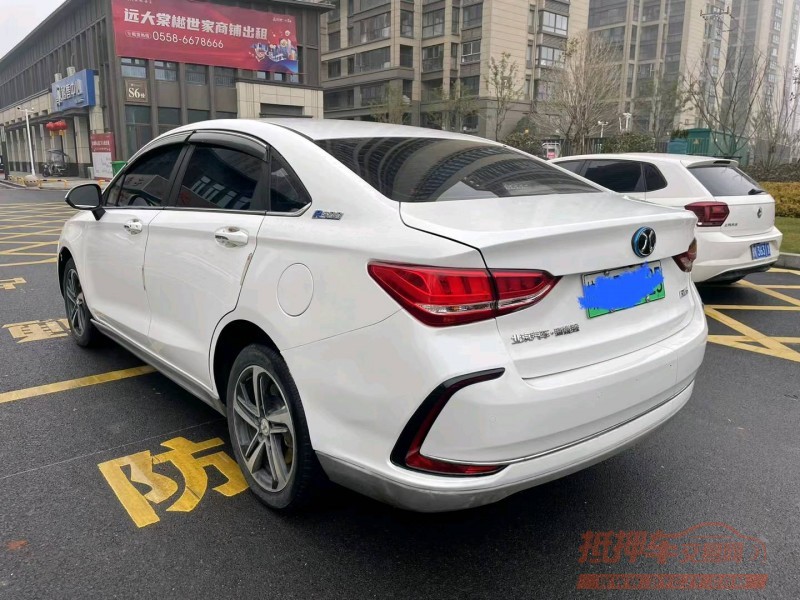 淮南21年北汽新能源EU系列5