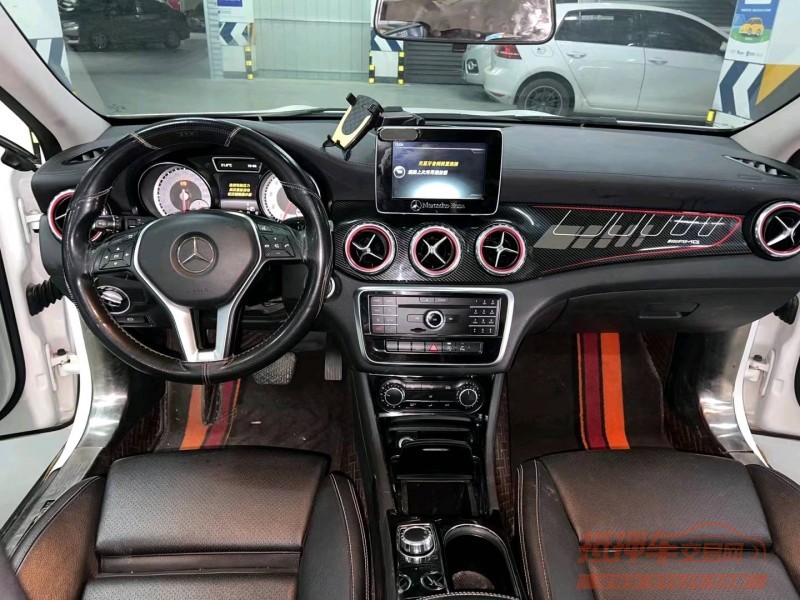 成都16年奔驰GLA5