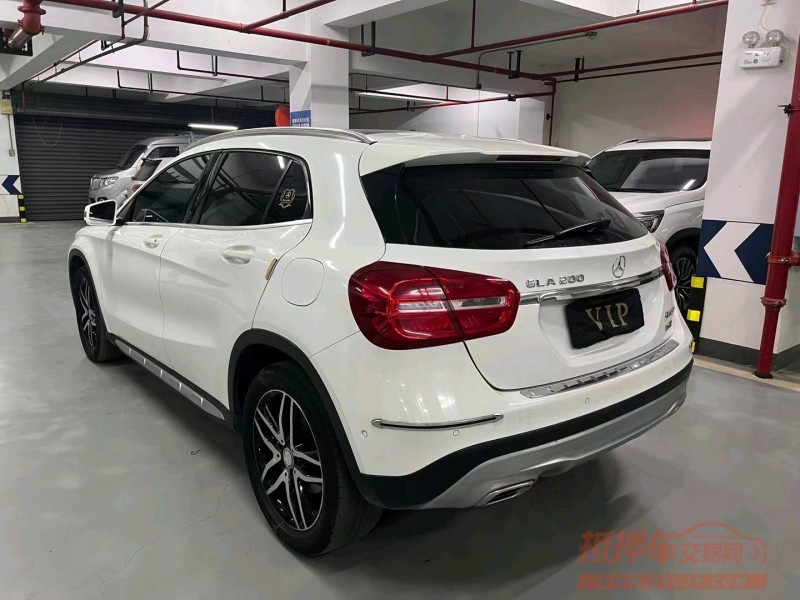 成都16年奔驰GLA2