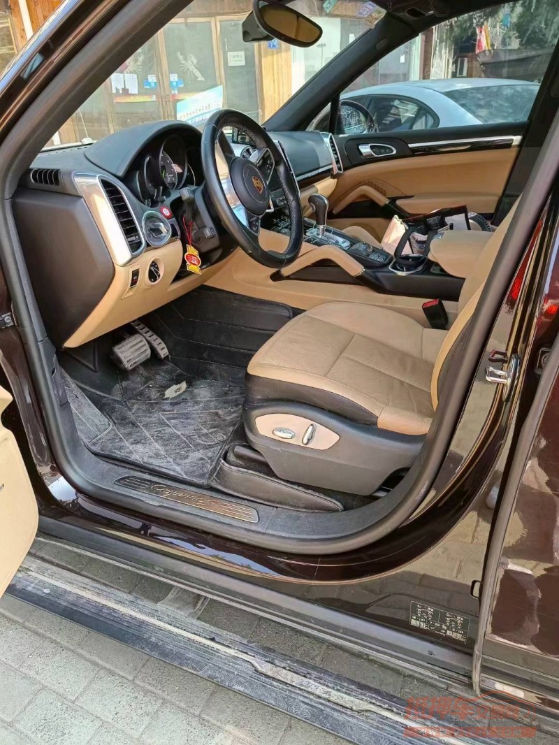 宜昌17年保时捷卡宴1