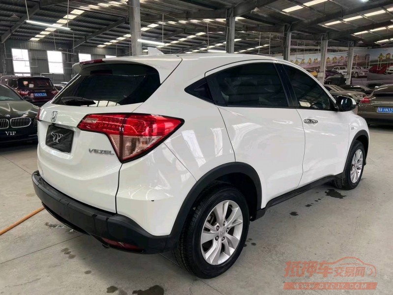 济宁17年本田缤智2