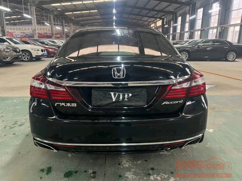 济宁17年本田雅阁1