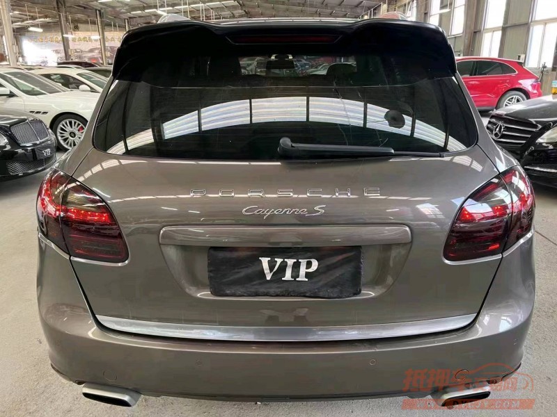 济宁13年保时捷卡宴9
