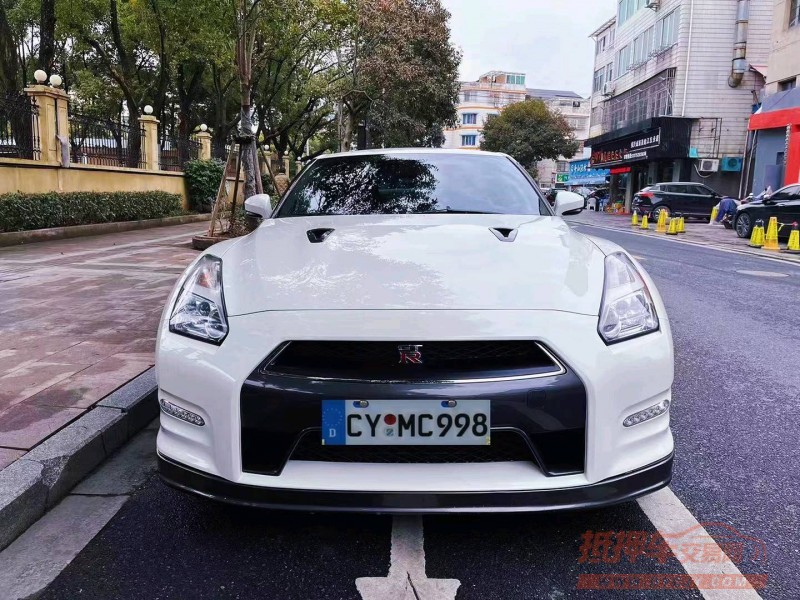 广州14年日产GT-R1