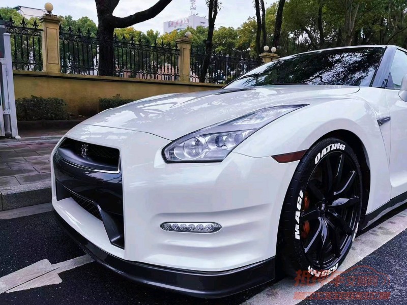 广州14年日产GT-R4