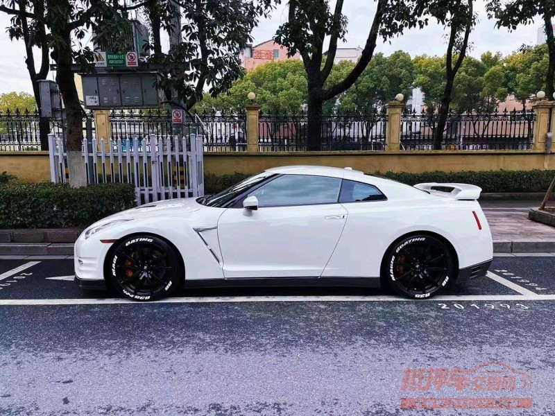 广州14年日产GT-R5