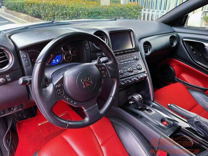 广州14年日产GT-R8