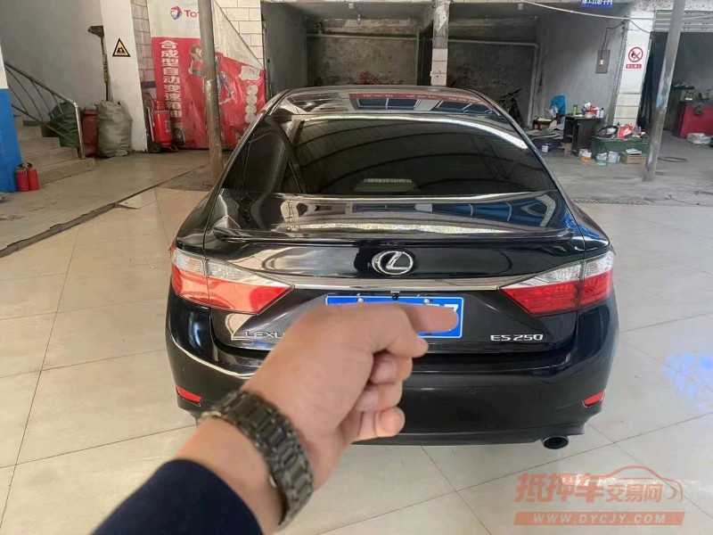 成都13年雷克萨斯ES5